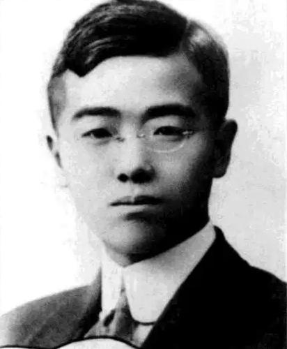 1966年8月，大庆油田发现者谢家荣吞下一整瓶安眠药，在睡梦中离世，第二天，妻子