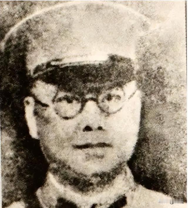 1930年，张辉瓒被俘虏。蒋介石提出想用 20 万大洋、一个旅的装备来换。

结