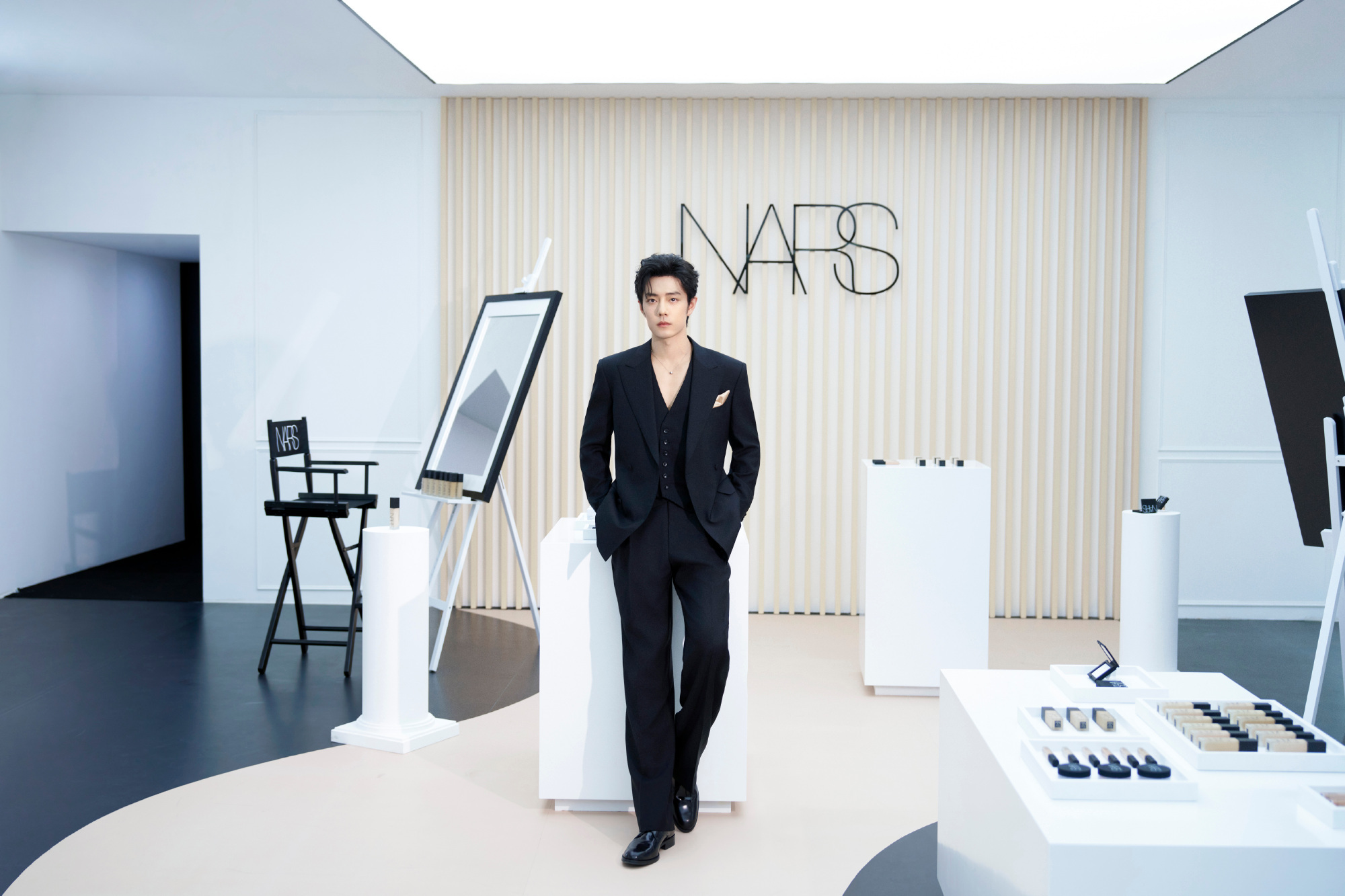 男明星最权威现场 NARS 超雾瓶粉底真的是油皮的“亲妈”！ 上脸瞬间柔焦，毛孔