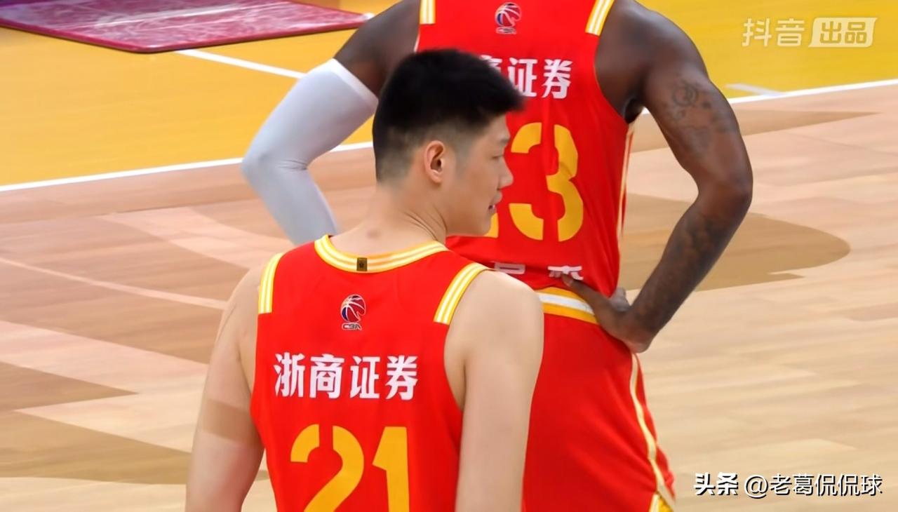 我要把最热烈的掌声送给浙江浙商证券球星胡金秋！在今天浙江浙商证券主场以102：8