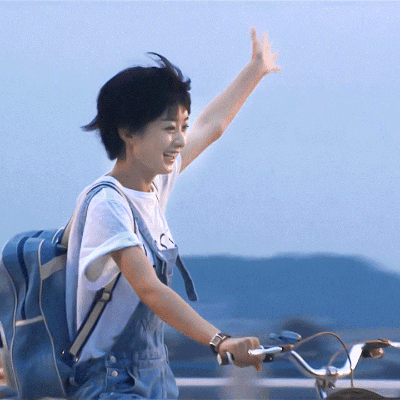 没去戛纳却冲上了热搜！《酱园弄》首映观众爆料，赵丽颖在电影里的短发造型特别惊艳。