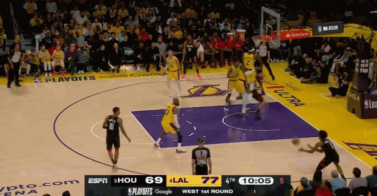 八村：我在篮下卡位，怎么球直接朝我砸过来了？ 