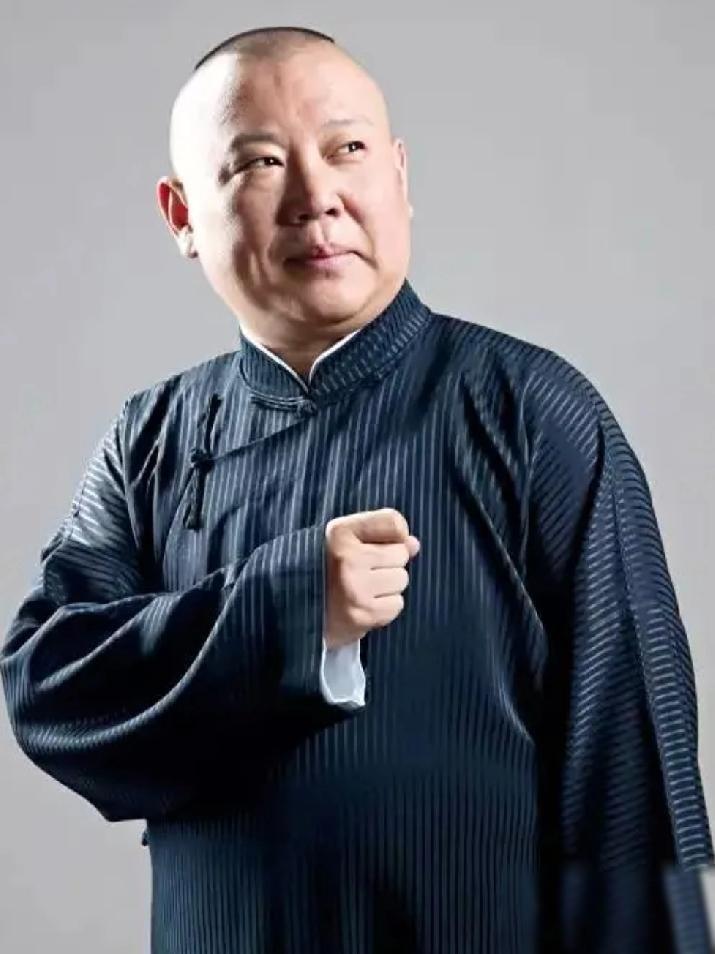 曹云金又反驳郭德纲了！曹云金直播时表示：相声其实根本不分门派的高低贵贱。他为了证