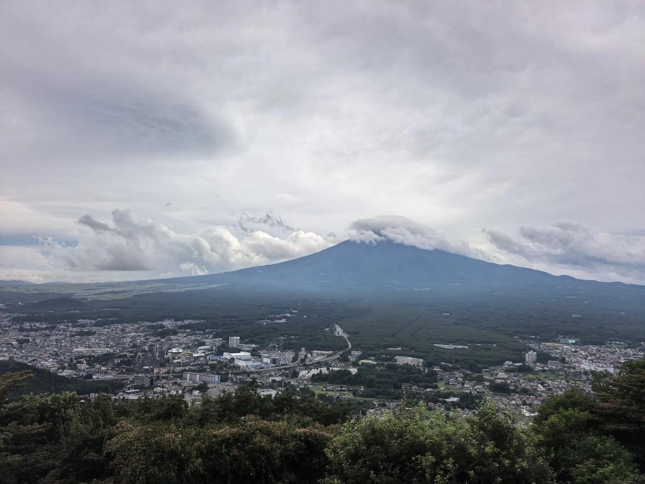游玩日本大阪印象。

第一张图是富士山，天气阴沉，如果是天气晴朗的话，照出来的效