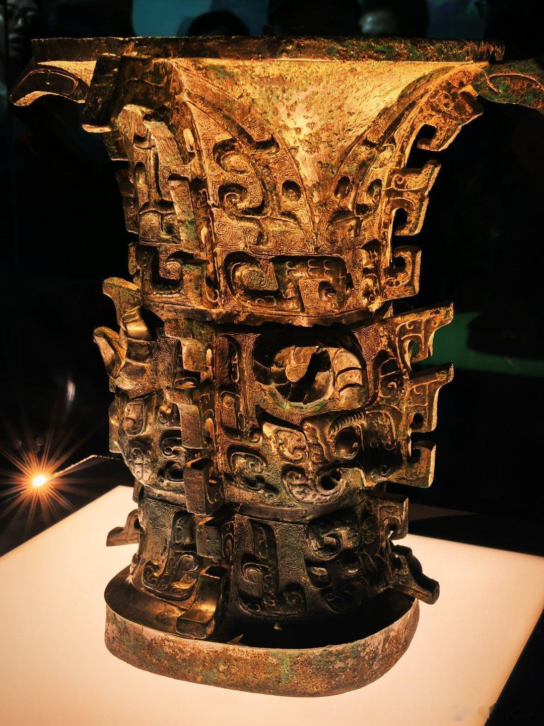 今天打卡宝鸡青铜器博物馆！亲眼见到“中国”二字最早出处的国宝——何尊，历史课本照