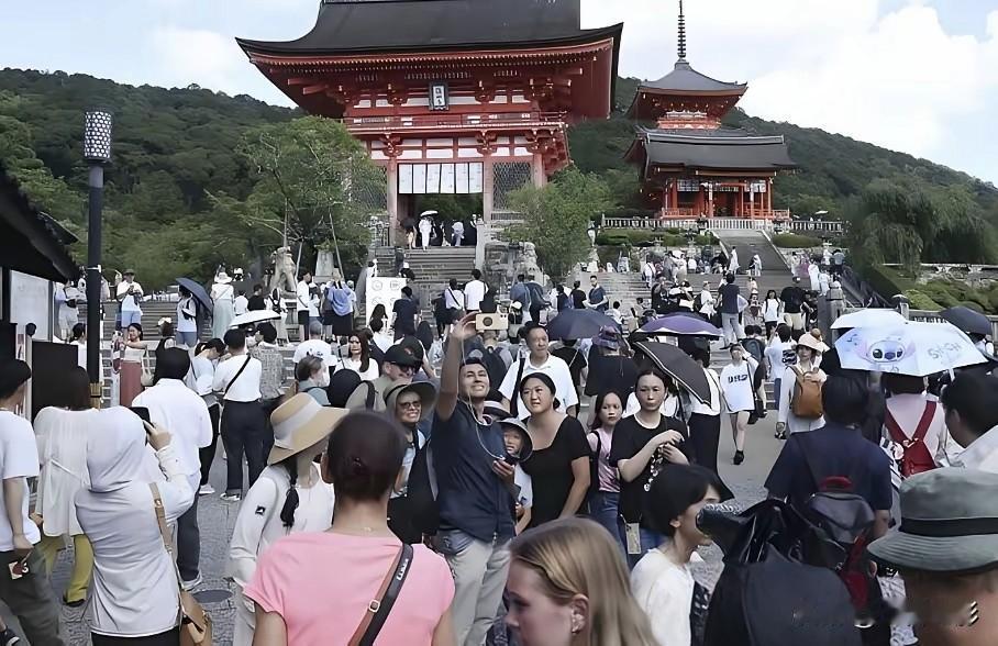 高市早苗这次彻底踩雷了！张嘴就碰中国红线，真当中国人没脾气？我朋友在日本也慌了，