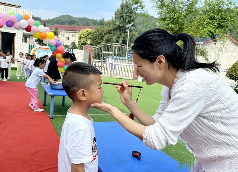 房县校园 门古寺镇中心幼儿园举办大班毕业成长礼校园房县十堰爆料 房县新闻网讯 通