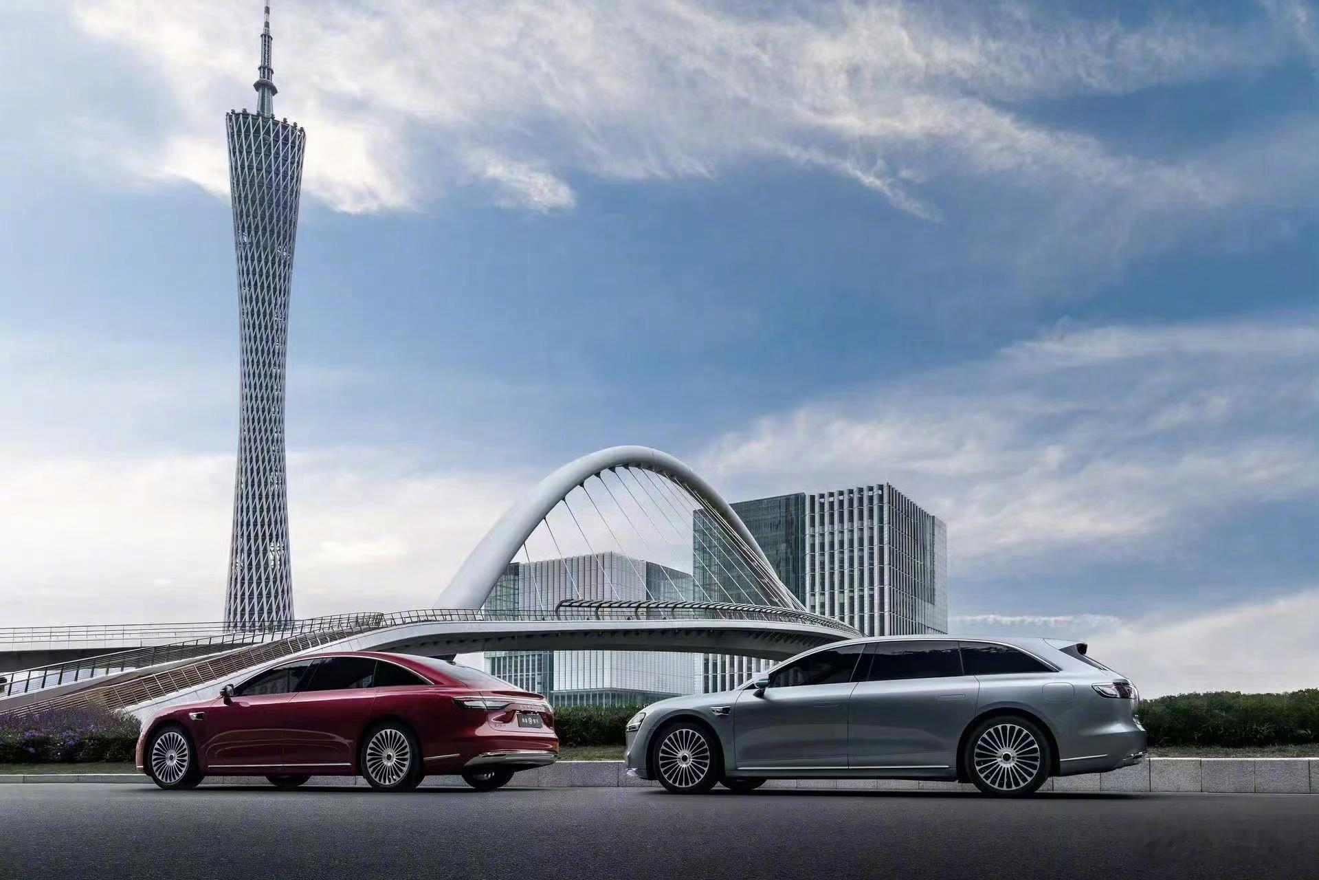 享界量价齐飞突破豪华轿车核心区 根据统计，12月享界汽车拿下了8815台的销量成