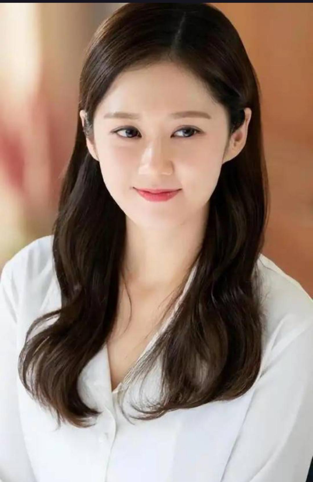 职场女性生育后返岗难？政府与企业联手破解这一困境。
当前，许多育龄女性因生育后的