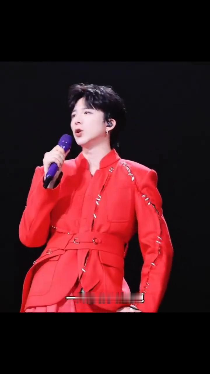 刘宇宁唱了七十多首歌。
刘宇宁南京演唱会直拍。
我也大概数了一下，这一巡一共是唱