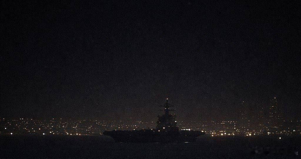 今天网上疯传福特号（CVN-78）抵达海法的照片。但福特号打击群的防空旗舰丘吉尔