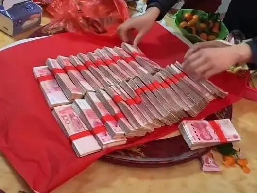 现在的彩礼是什么样的状况？你的彩礼从哪儿凑来的？

月薪3000，彩礼30万，这