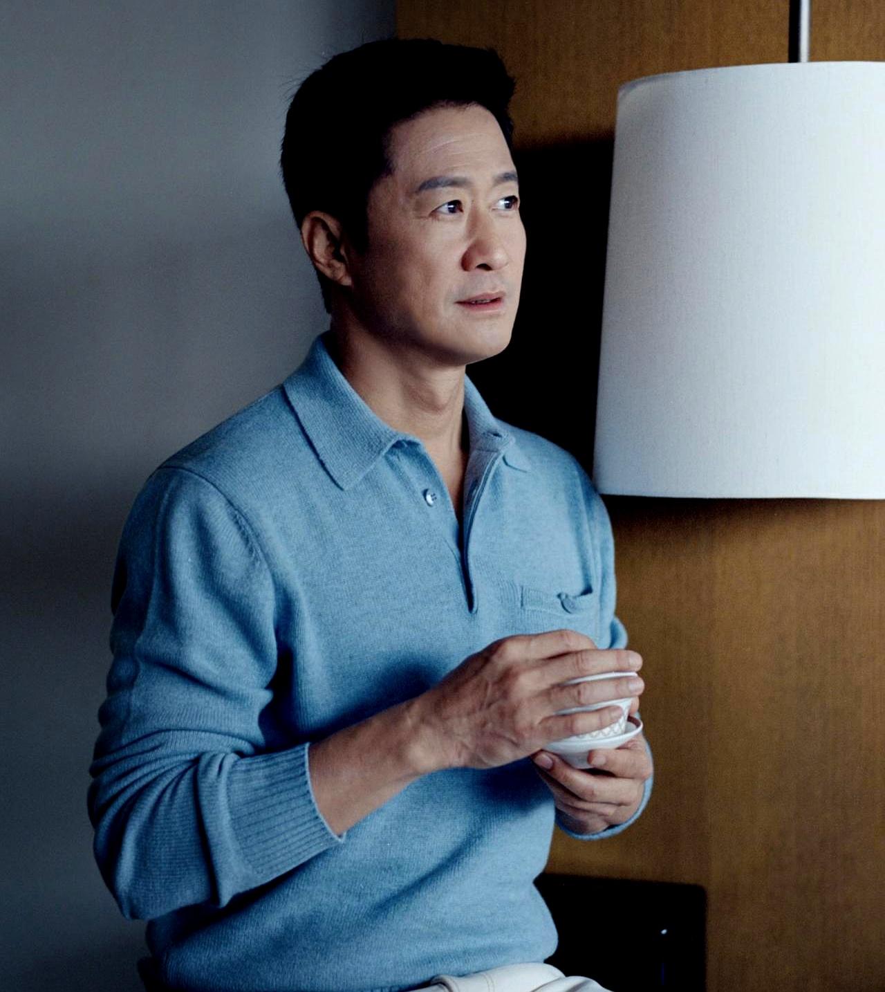 吴京堂堂硬汉，竟然用“盘腿坐着陪儿子”打破印象了。
 

4月11日，《乘风20