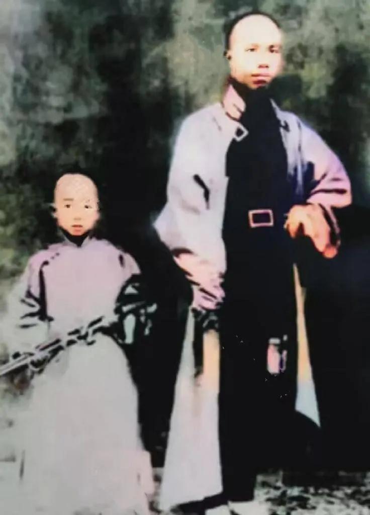 1898年，慈禧下令将谭嗣同用钝刀活活砍死。前几日，妻子来告别哭着说：“我想给你