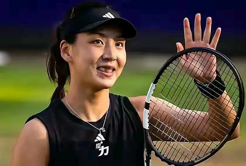 王大美女又赢球了，招牌式的笑容，让人如沐春风。