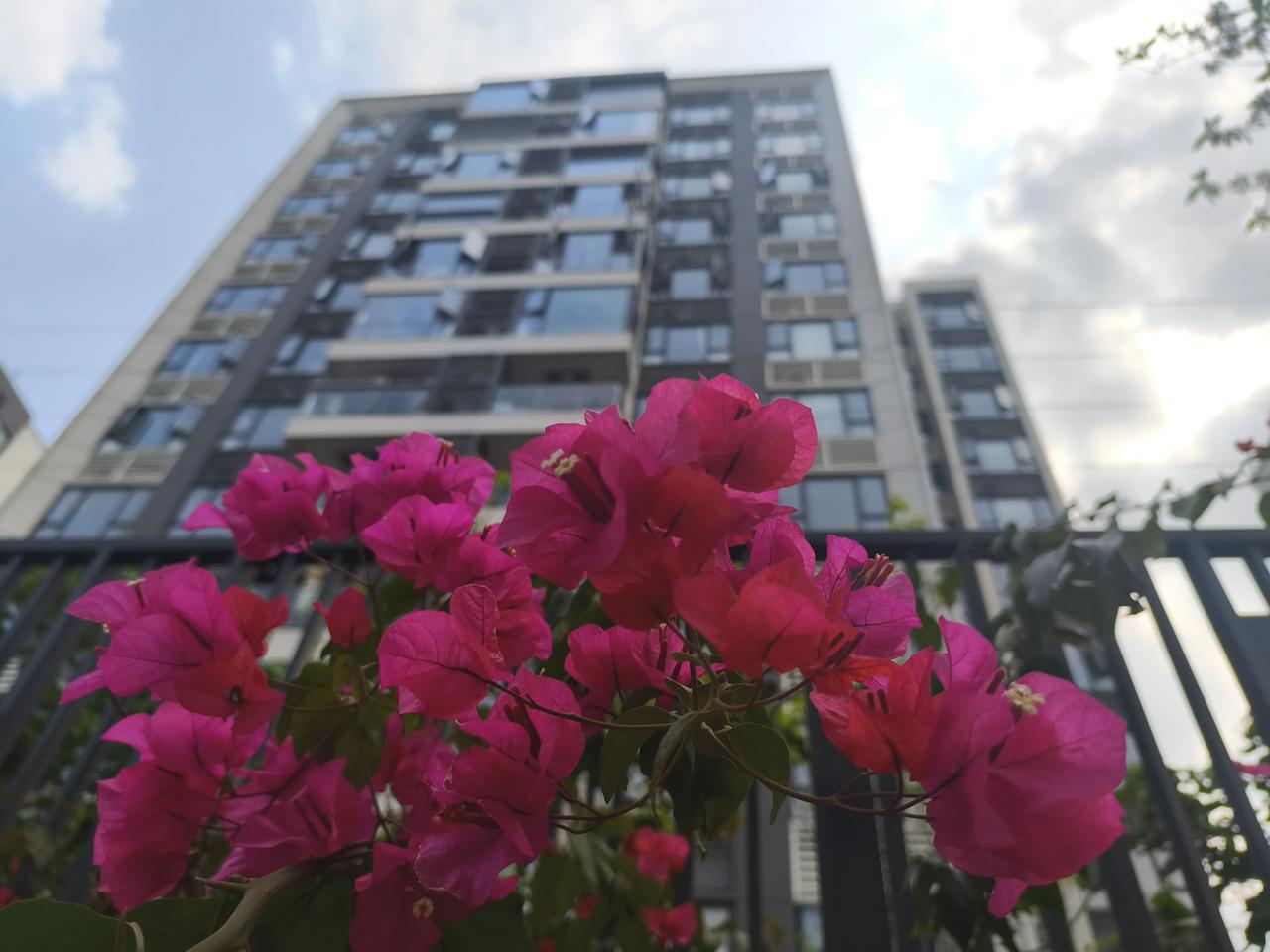 终于还是忍不住在广州买房了
在广州打拼六年了，去年的的时候看上了一套三房两厅的房