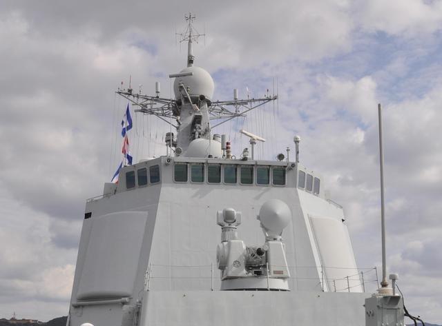 中国雷达又凡尔赛了一把。根据央视的报道，052D银川舰的雷达只要一开机，周围几百