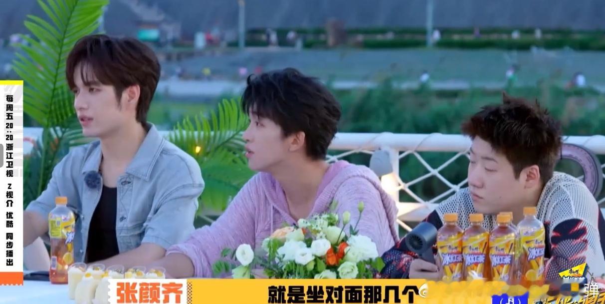 #黄子弘凡告状##张碧晨吐槽黄子弘凡话太多# 黄子弘凡于《闪光的夏天》向张碧晨的