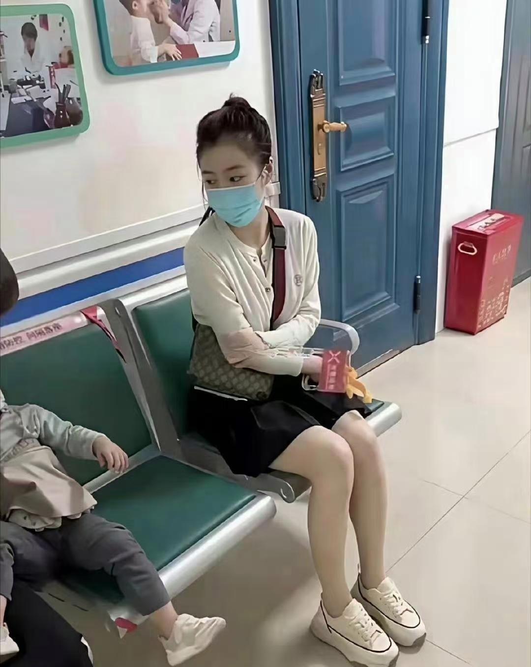 她是怎么套进去的，让人费解