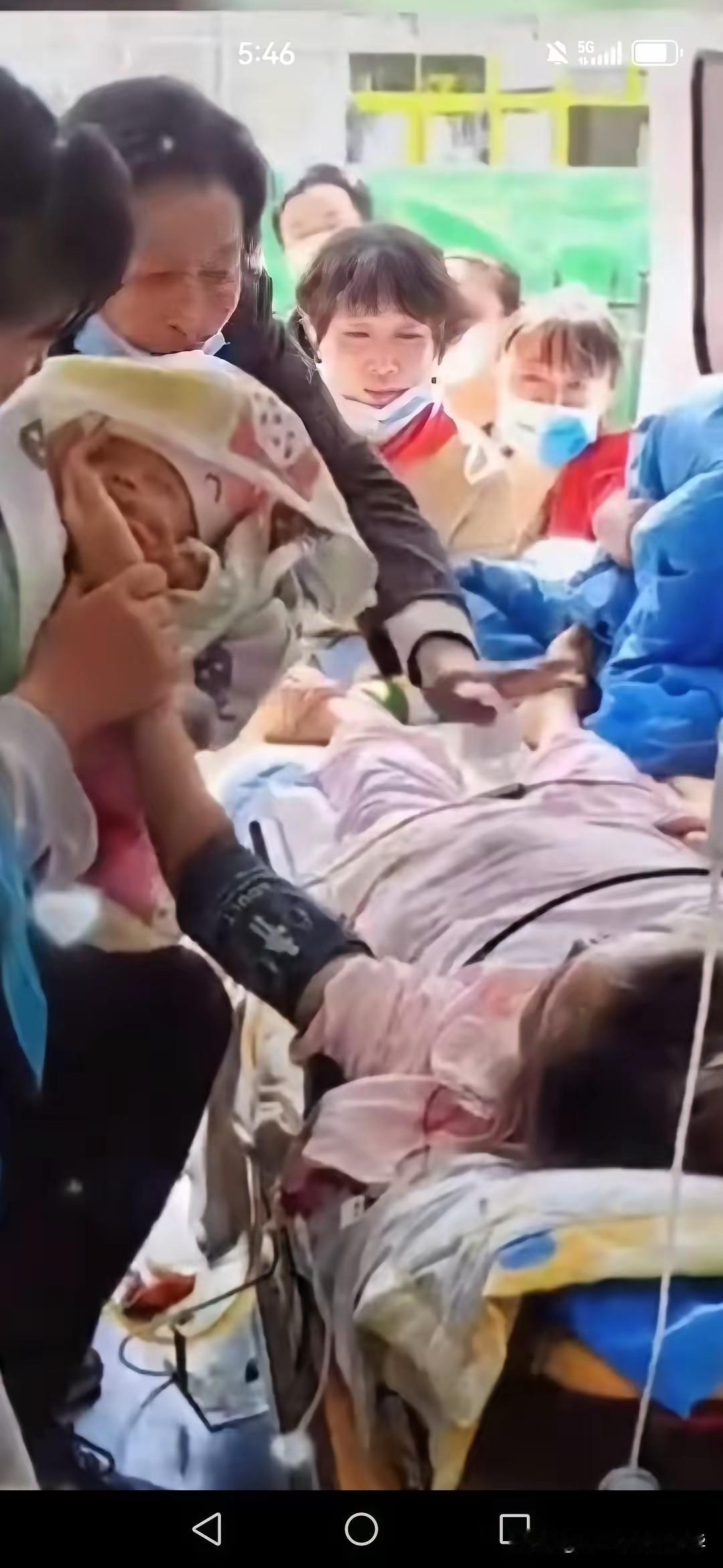 世上只有妈妈好，这个宝妈自己身患重病，还惦记着宝宝，她只想多看看孩子……