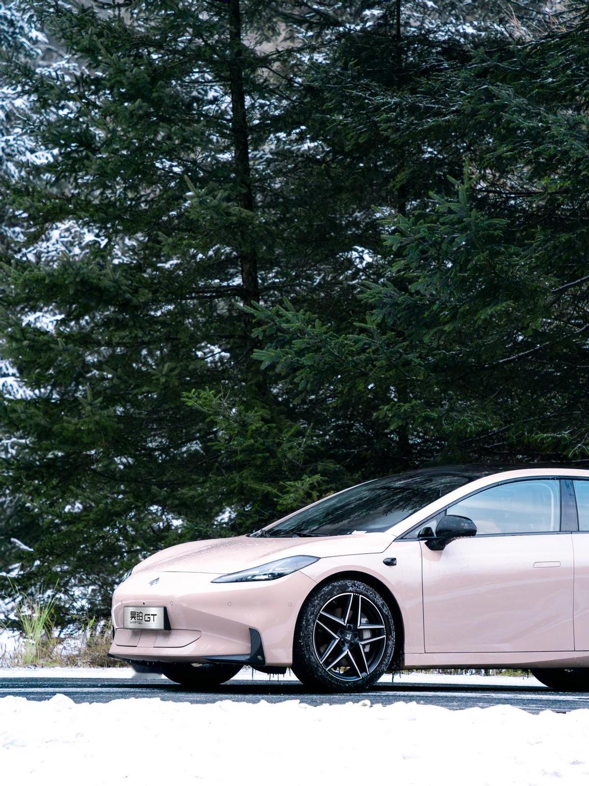 昊铂 GT Lite 版颜值性能双在线，双十一更有超值福利
年轻用户选轿跑时，不