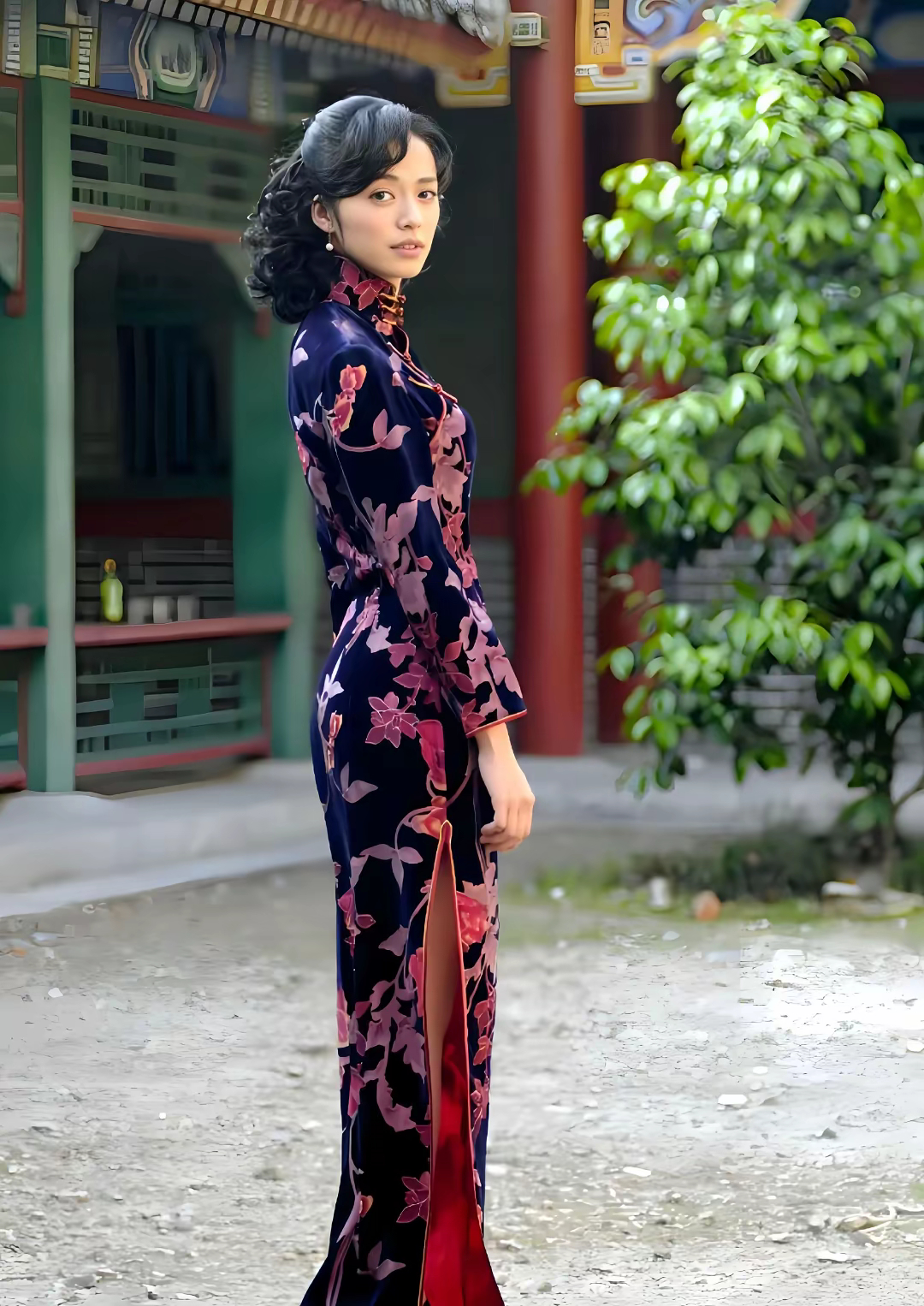 每一次刷到都会重新爱上翠萍，她本名陈桃花，是一名战士。 