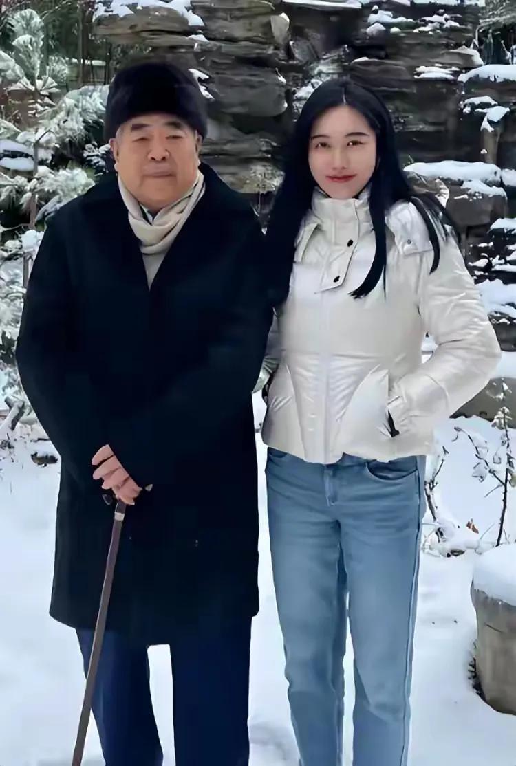 范增被小50岁妻子骗走所有字画，现在失踪找不到人，真是没想到，87岁老艺术家还能