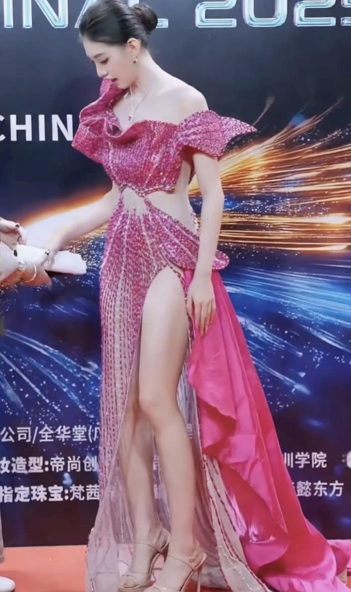 一个放弃过你的人回来还能要吗?
观察一下他的情绪态度，是否需要调整诚恳。