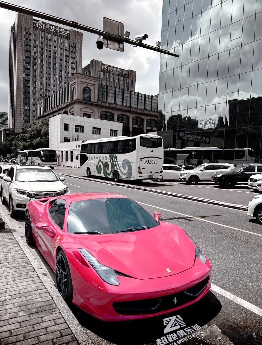 男人和女人的区别，由此可见一斑。

同样乘坐一辆百万豪车，完了男人会明白，这个车