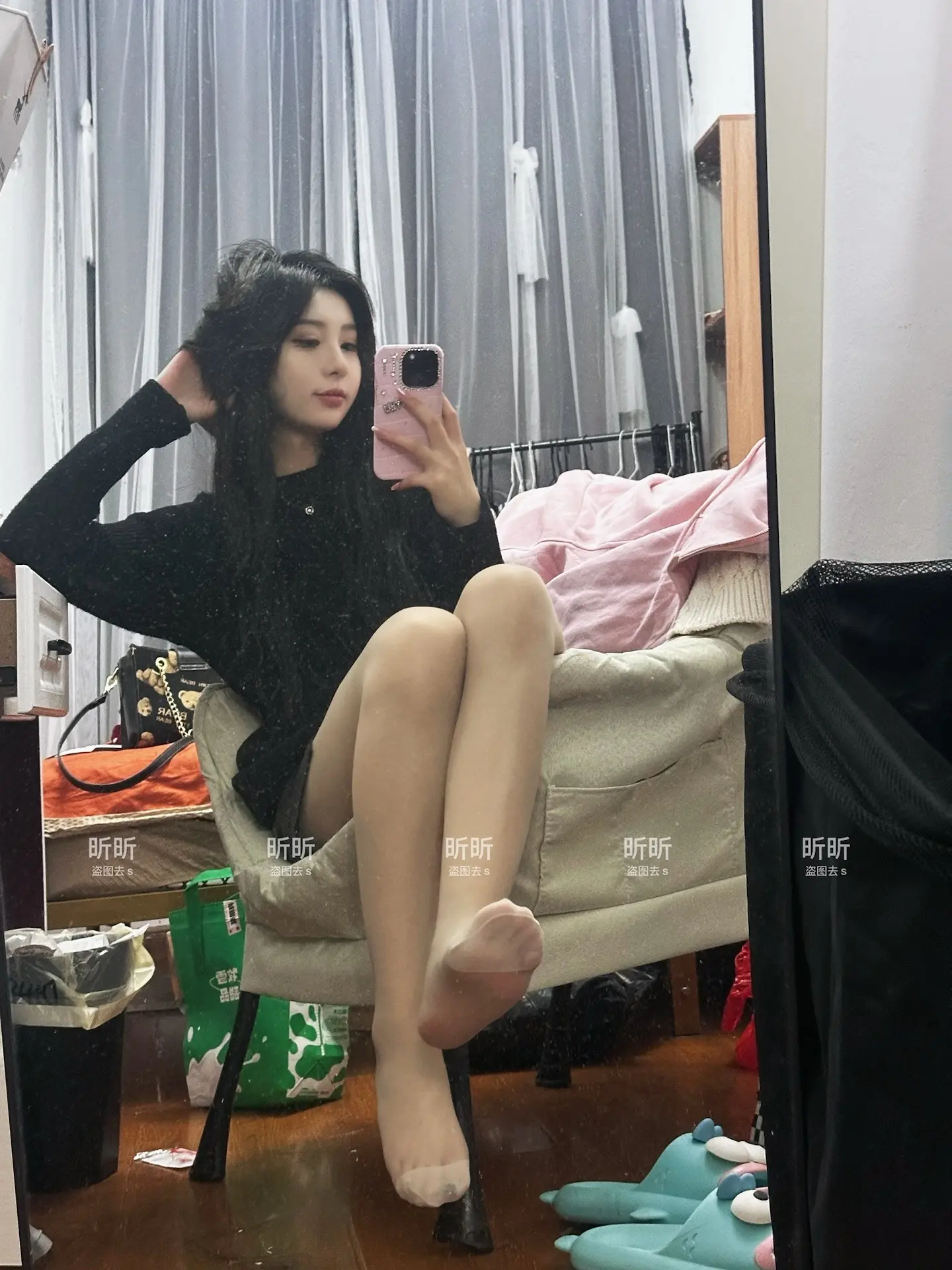 你们现在真是摊上好时候了，我们以前谈恋爱得关联QQ，开情侣空间，还得交...