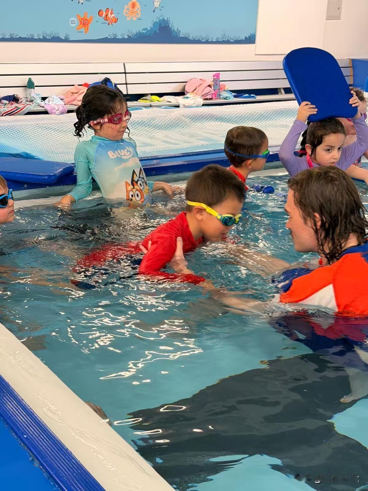 同频很重要。

最早听到过一句话：
同频共振。
还是在股市中听到的[大笑][大笑