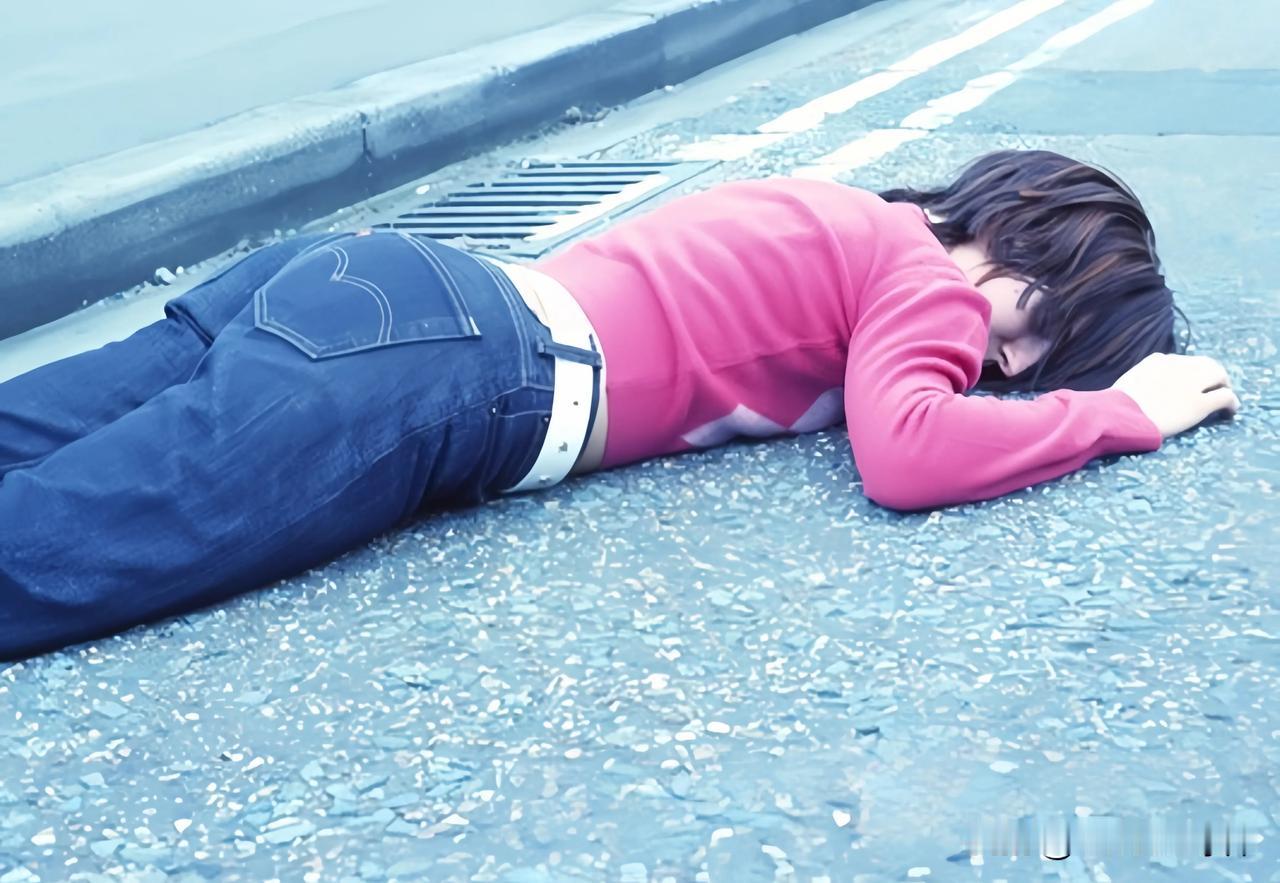 2025年3月31日晚上9点40分，西安，男子蒋某某酒后起意，趁着夜色尾随周女士