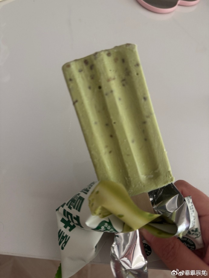 哪个暑假工做的雪糕小摊雪糕口碑全靠暑假工撑起来，制作的时候用料大方足量，没有商家
