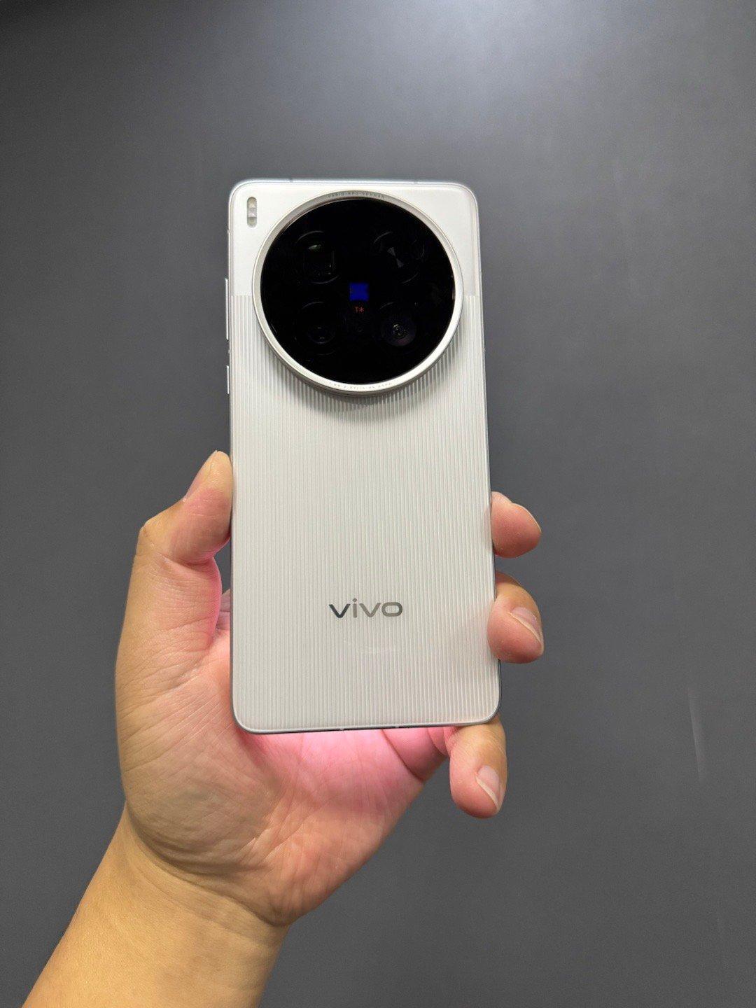 这vivo X200 Ultra看背面就觉得很强 ​​​