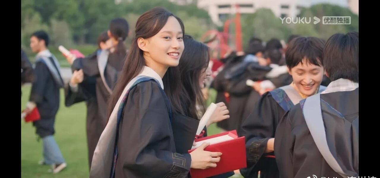 可惜了，结局强行BE，陈俊生和唐晶那么合适[吐舌]，就是不能在一起!起码要说实话