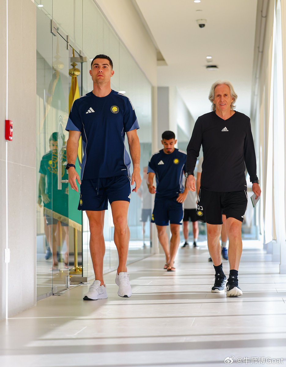 C罗 据利雅迪亚🔴热苏斯正在等C罗马内等人新的伤情报告利雅得胜利教练组已将球员