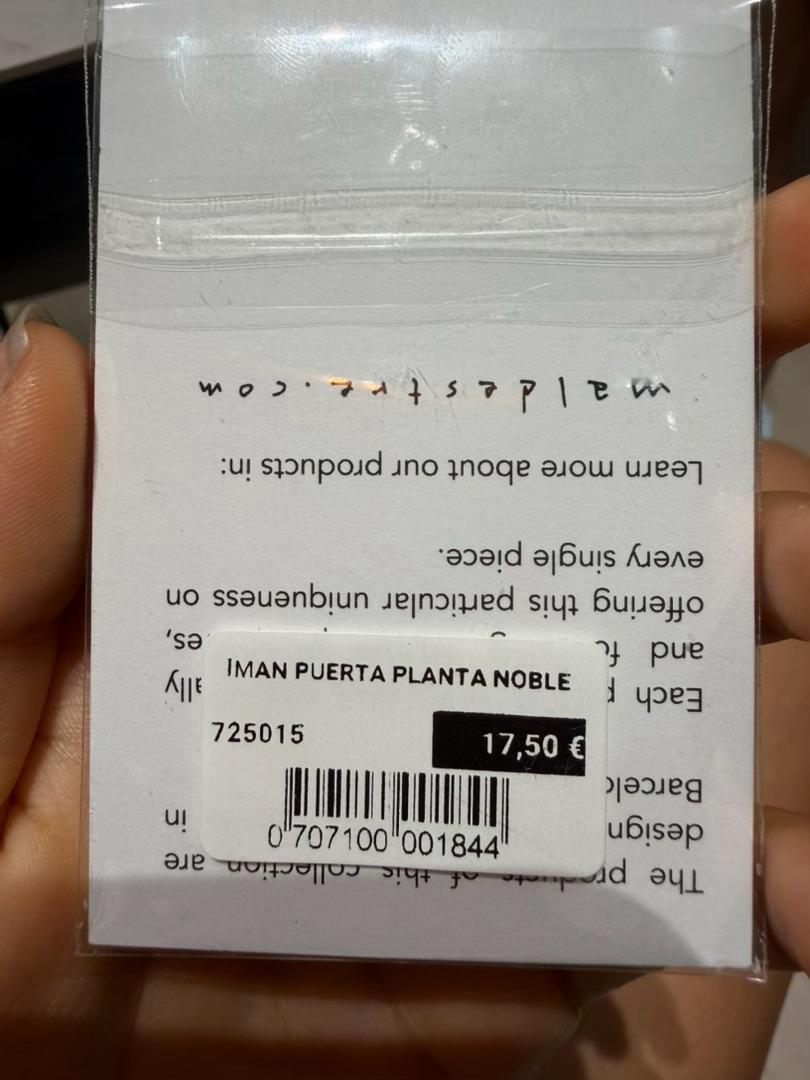 [流鼻血]受不了西班牙这个物价了朋友给我带了个冰箱贴，他说让我好好收藏，这个冰箱