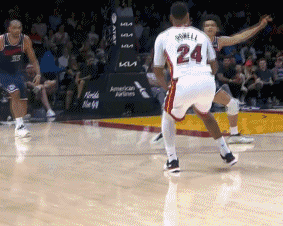 鲍威尔连轰两记三分74-48打崩快船，哈登的内心？
北京时间12月2日，热火与快