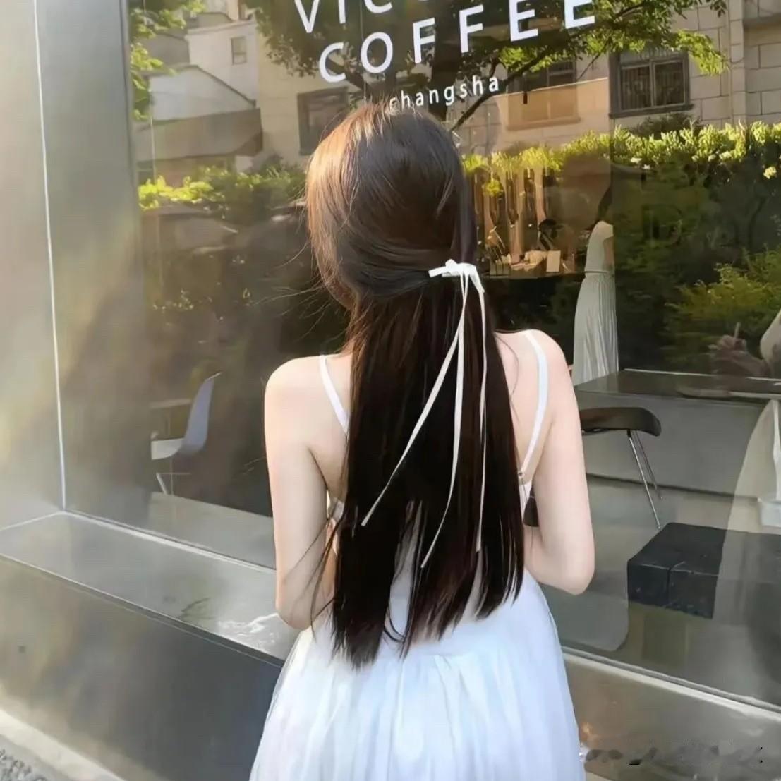一个成功的男人

是不需要在女人身上寻找尊严

只有没出息的男人，才会在外面受了