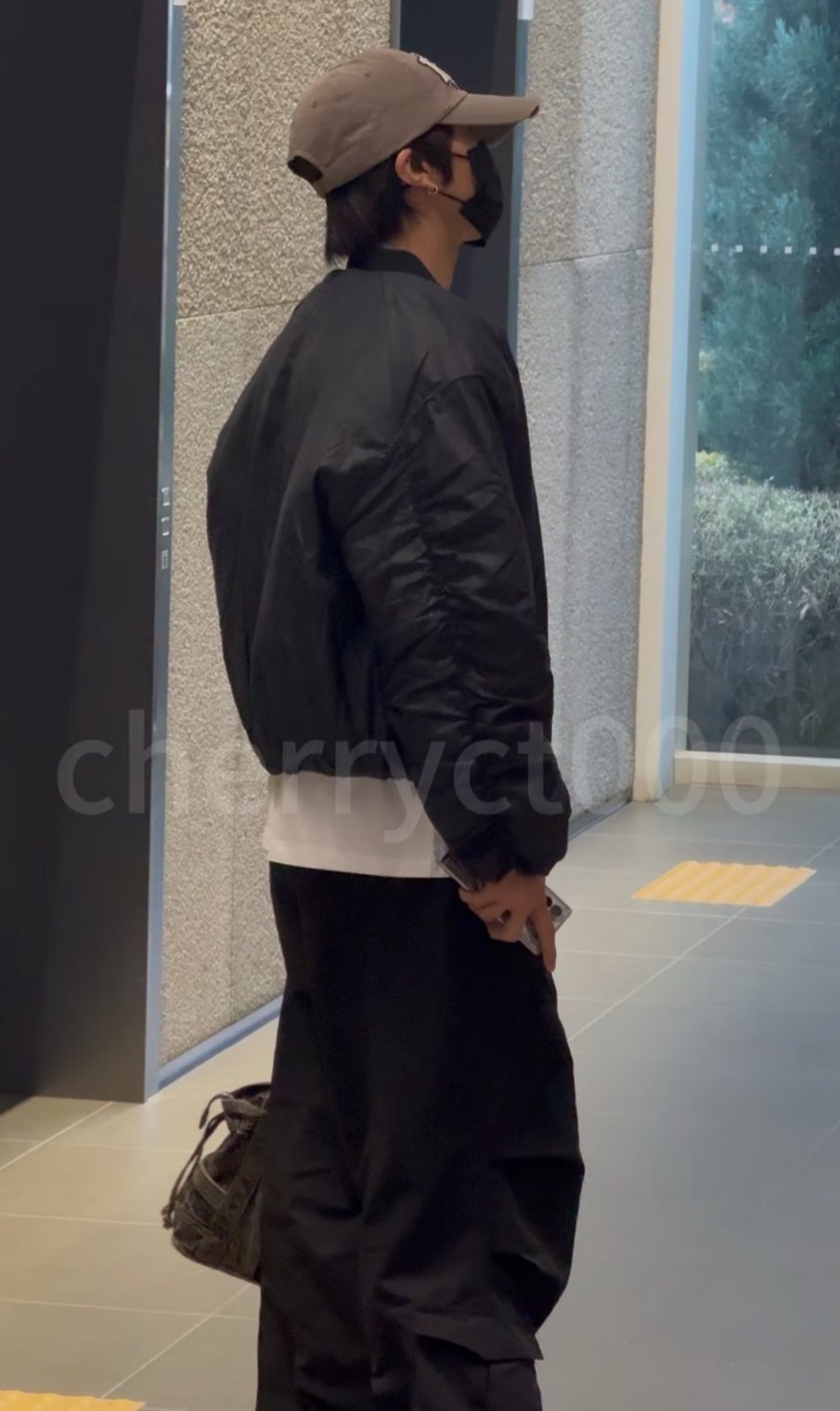 对我哥哥全肯定，哥哥怎么穿都很帅呀 