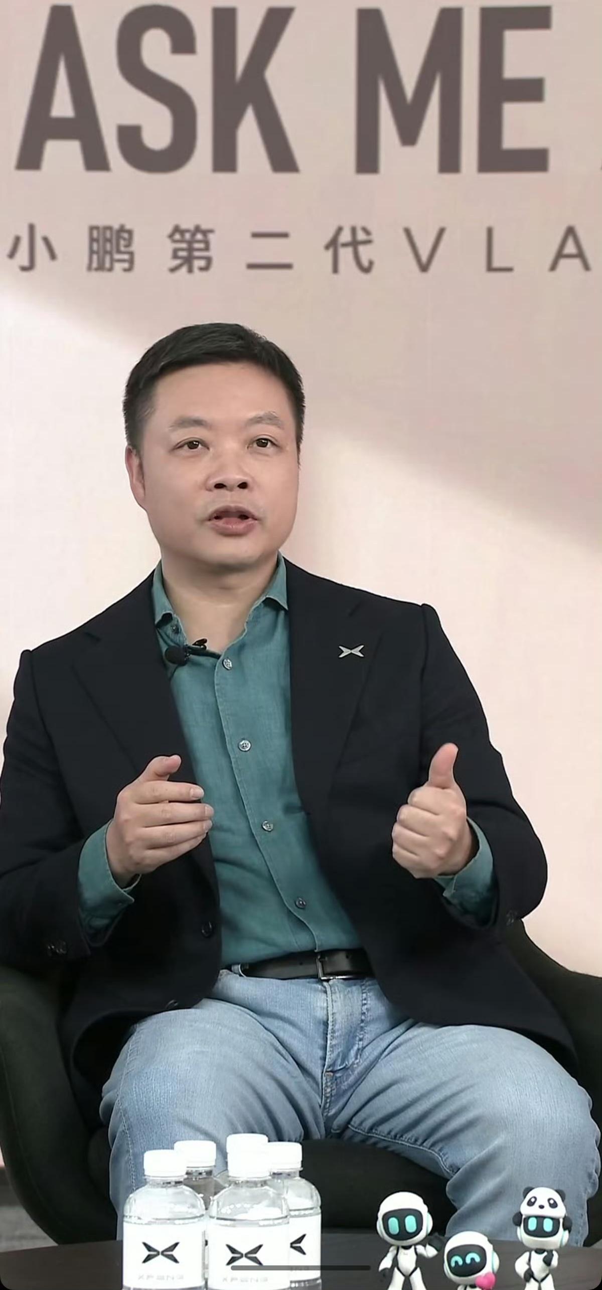 Q：最近还有一个视频特别火，媒体老师大雨的视频中导航没有及时更新施工封路，第二代