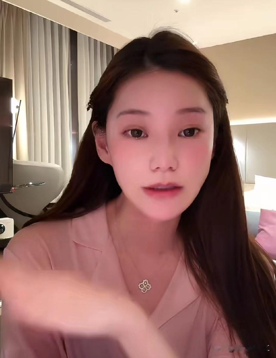 马筱梅:我觉得我以后会是个虎妈！

刚刚，马筱梅直播时，有人说:“你再生个妹妹吧