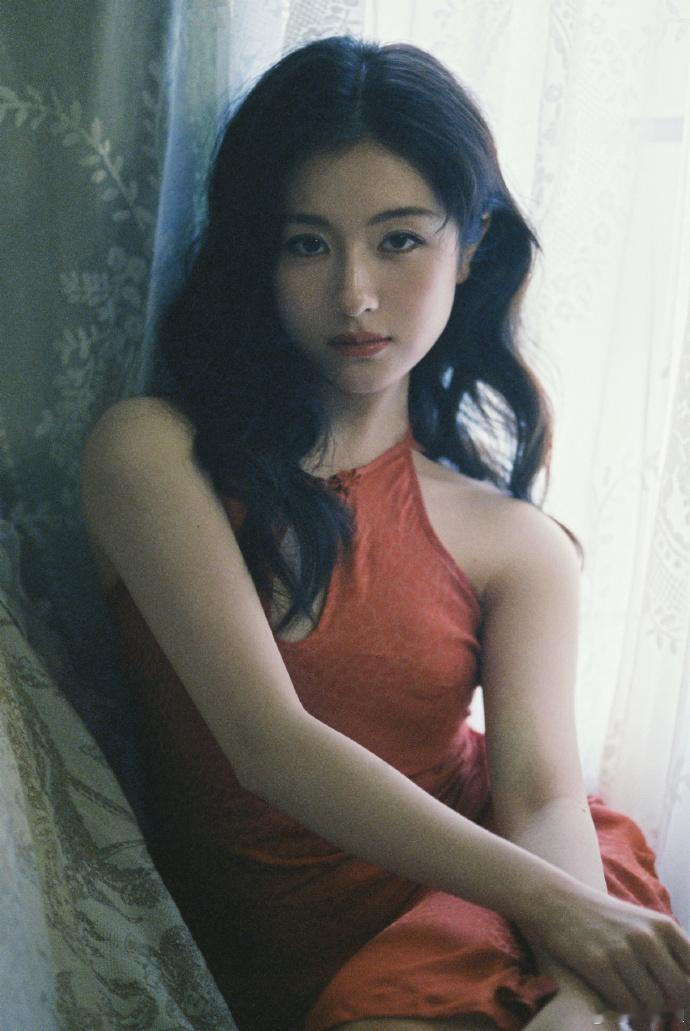 李兰迪发了端午语音祝福李兰迪模糊的画质清晰的美貌 语音一打开就感觉她在旁边说话，