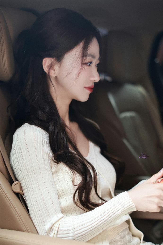吴谨言温婉千金，青春芒果夜上班路透🈶 ​​​