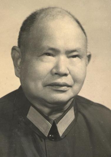 1939年，日军冲锋时，竟脱掉军装，只穿白衬衣，副团长王耀南非常疑惑，但看到战士