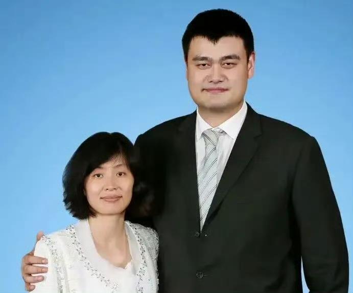 姚明最温柔的青春暗恋：两米巨人的笨拙深情

体坛最干净长久的爱情，当属姚明与叶莉