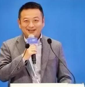 面对我国目前生育率低，人口专家梁建章终于提出了一个大胆而又务实的方案：一孩家庭每