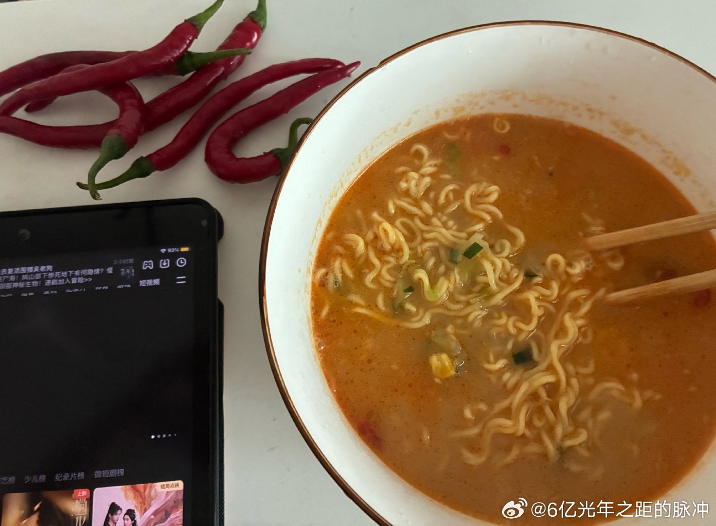 笑嘻嘻😁午饭吃了两个辣椒就被辣麻了，不敢吃了。但是红线椒真的是太香了 