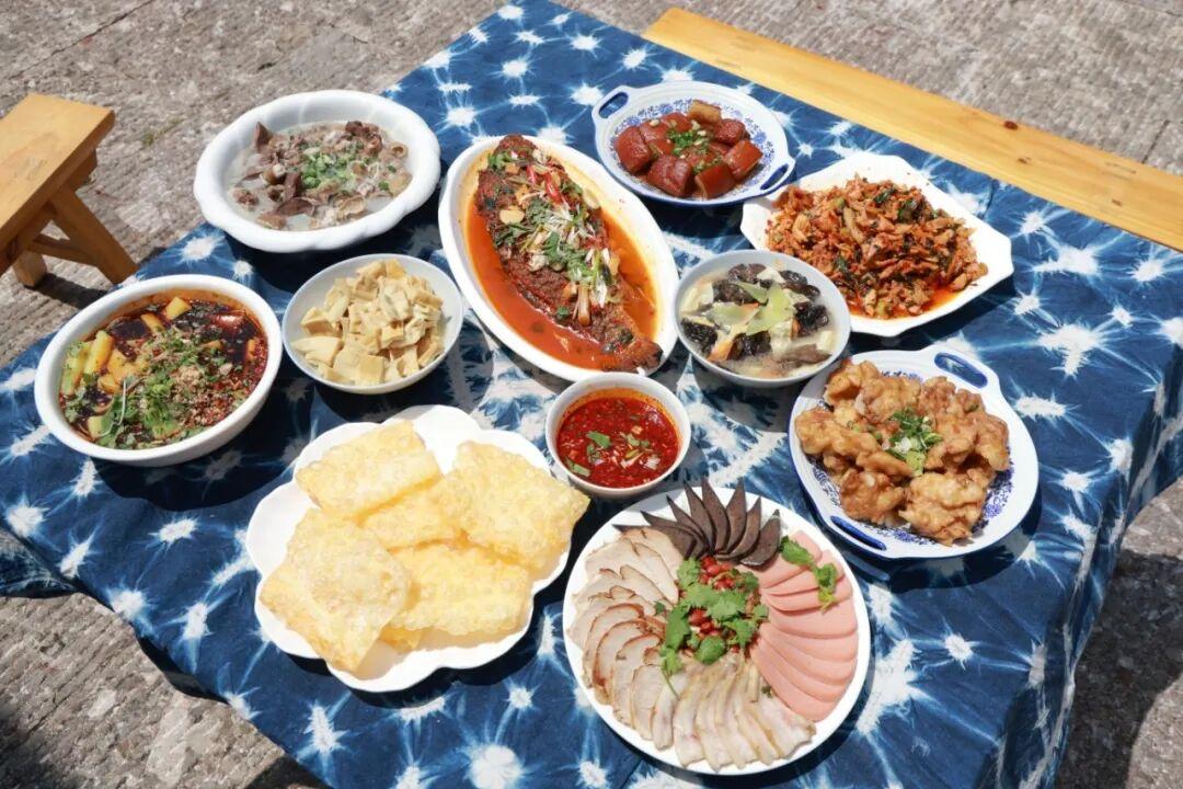 ✅5月1日，大理三月街年街宴开席，这简直是吃货的狂欢！2026年“三月街”民族节