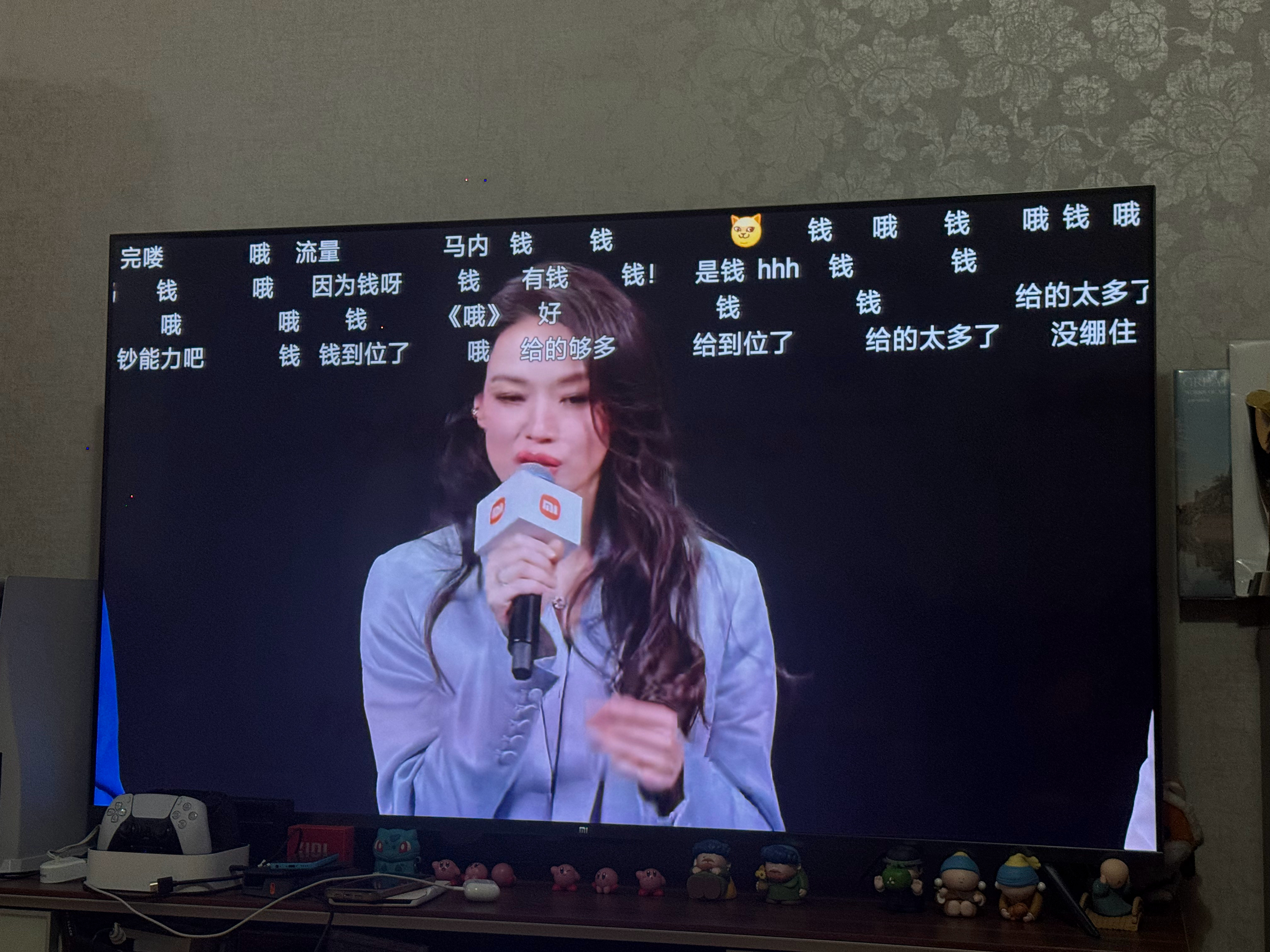 小米新一代SU7今日发布舒淇还是太美了而且真的好真实啊雷总问她有没有试过香氛“哦